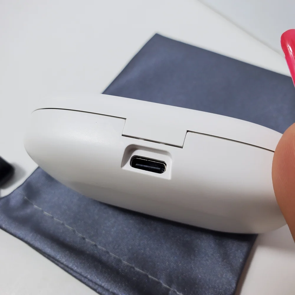 Q11 White & Silver Wireless TWS Earbuds